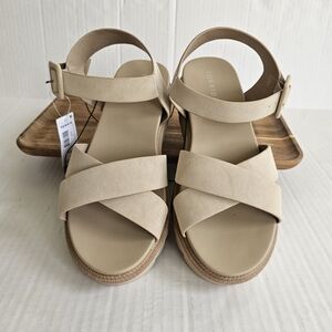 Torrid Dual Cross Strap Platform Sandals SZ 9.5WW Beige Lug Sole Faux Suede NWT